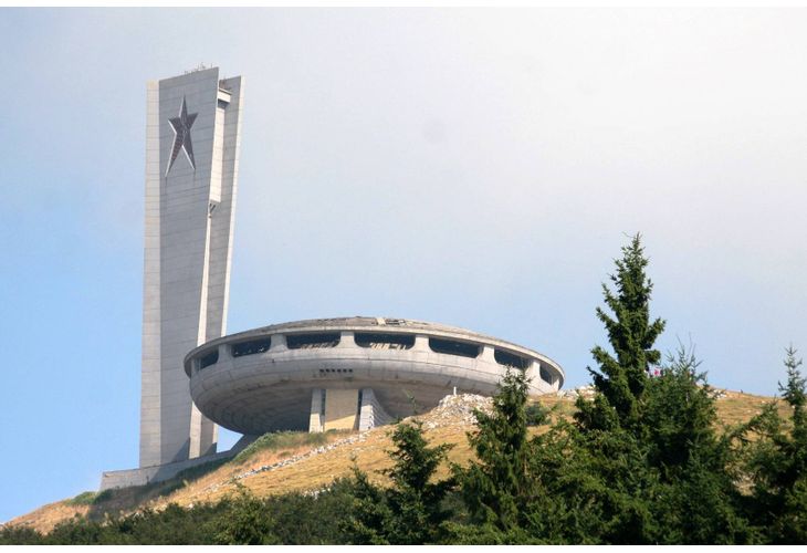 Болшевишкото капище на Бузлуджа Болшевишкото капище на Бузлуджа